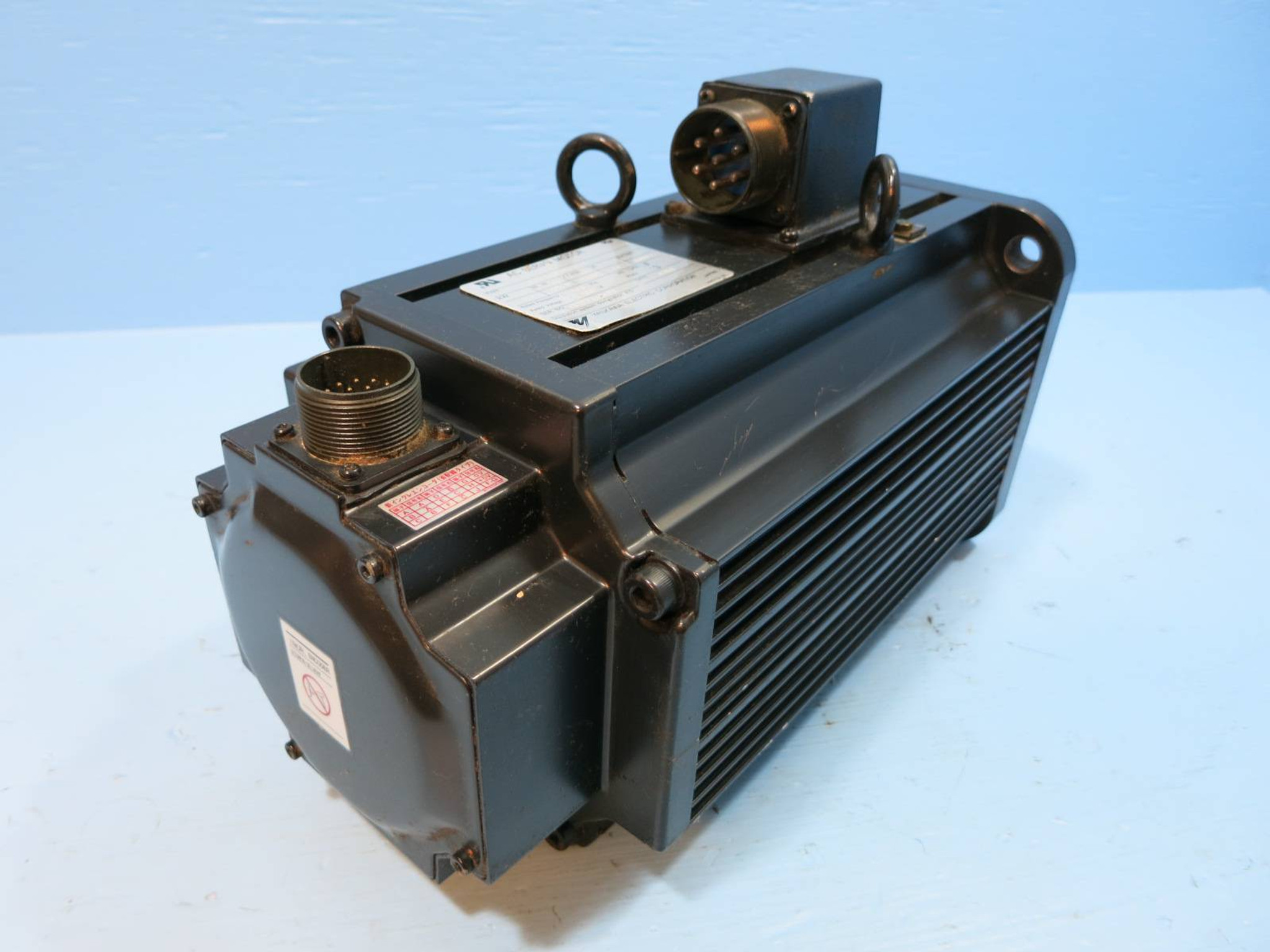 Yaskawa USAGED-20L22KF AC Servo Motor USAGED20L22KF UT0PH-81AVF